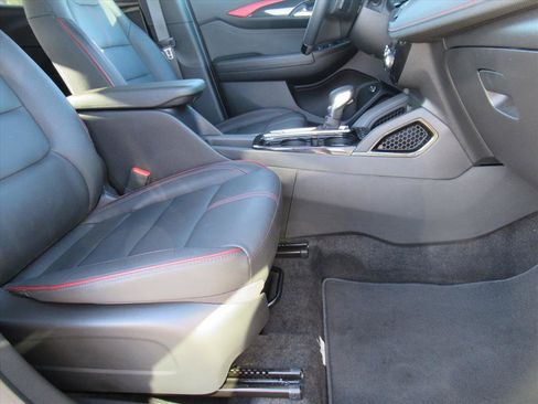 Used 2024 Chevrolet TrailBlazer RS w/ Convenience Package image 10