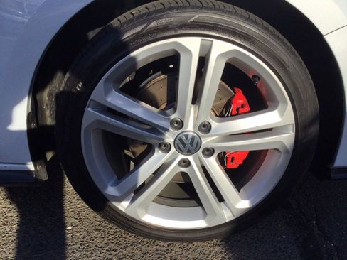 Used 2017 Volkswagen Jetta GLI image 42