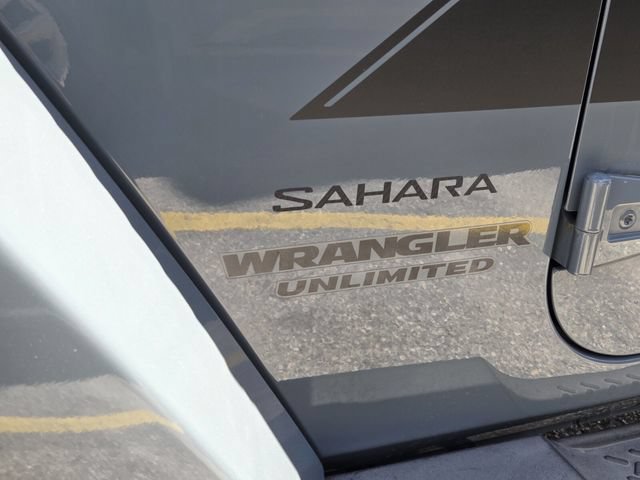 Used 2014 Jeep Wrangler Unlimited Sahara w/ Connectivity Group AWD/4WD image 4