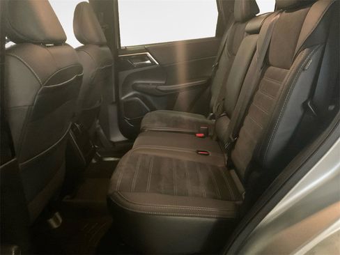 Used 2024 Mitsubishi Outlander SE image 23