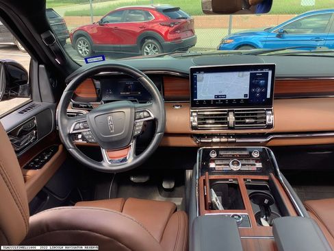 Used 2022 Lincoln Navigator Reserve image 10