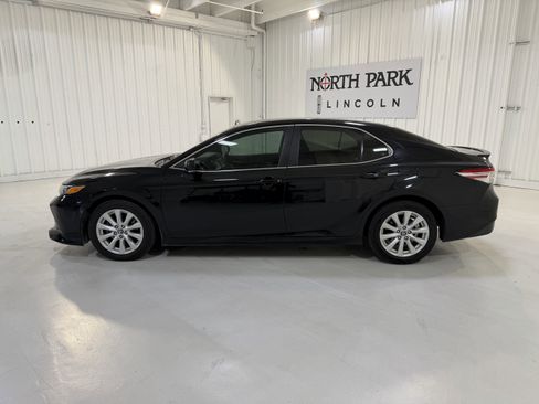 Used 2018 Toyota Camry LE w/ Convenience Package image 2