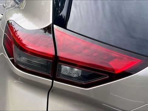 Used 2021 Nissan Rogue Platinum FWD image 30