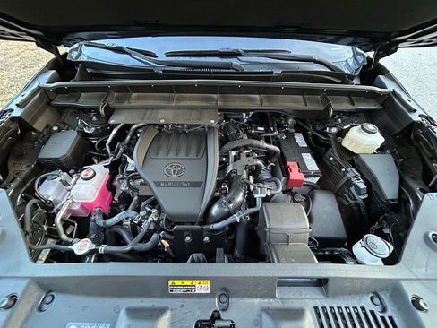 Used 2025 Toyota Highlander Limited image 11
