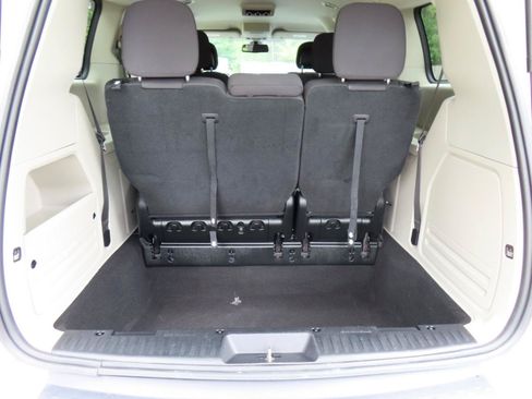 Used 2018 Dodge Grand Caravan SE FWD image 20