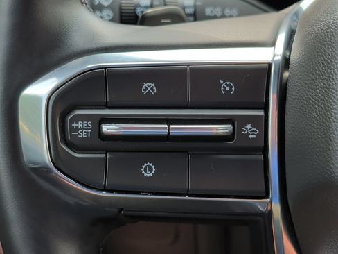 Used 2025 GMC Yukon XL Denali AWD/4WD image 12