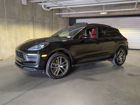 Used 2025 Porsche Macan image 1