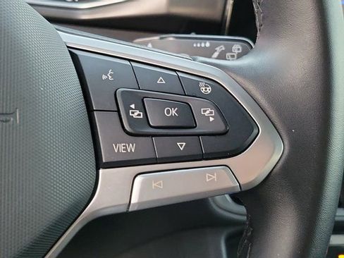 Used 2025 Volkswagen Taos SE image 23