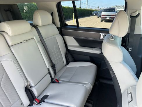 Used 2025 Hyundai Santa Fe SEL image 40