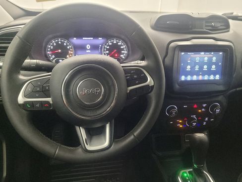 Used 2021 Jeep Renegade Latitude FWD image 22