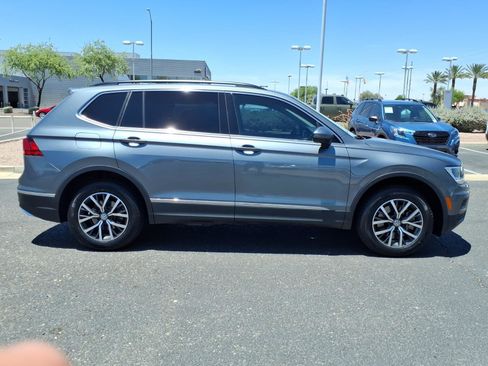 Certified 2020 Volkswagen Tiguan SE w/ Panoramic Sunroof Package AWD/4WD image 8