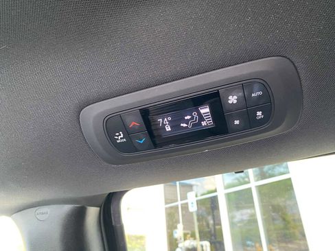 Used 2021 Chrysler Pacifica Touring w/ Uconnect Theater Family Group AWD/4WD image 35