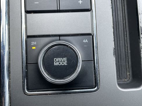 Used 2019 Ford Expedition XLT image 26