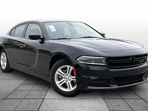 Used 2023 Dodge Charger SXT image 2