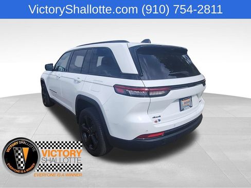 Used 2023 Jeep Grand Cherokee Limited w/ Luxury Tech Group II AWD/4WD image 32