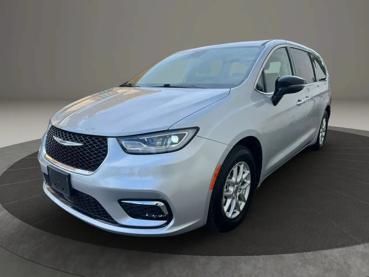 Used 2024 Chrysler Pacifica Touring-L FWD image 1
