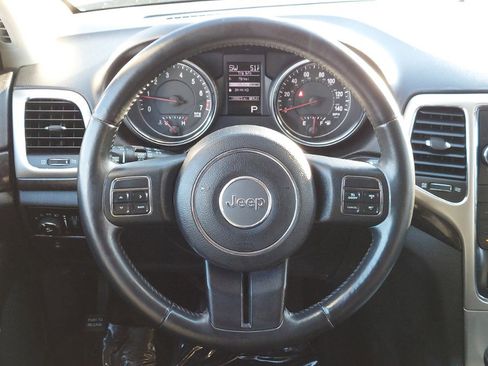 Used 2013 Jeep Grand Cherokee Laredo w/ Laredo E Group AWD/4WD image 12