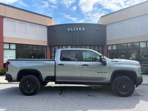 Used 2024 Chevrolet Silverado 2500 ZR2 w/ Technology Package AWD/4WD image 8