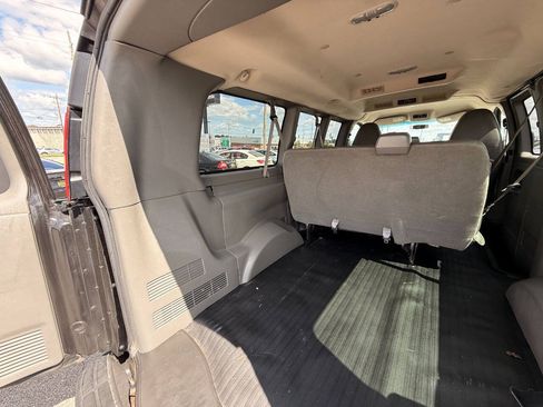 Used 2010 GMC Savana 1500 LS RWD image 32