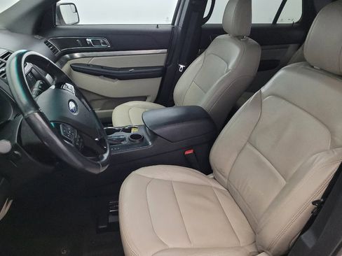 Used 2018 Ford Explorer XLT w/ Equipment Group 202A FWD image 17