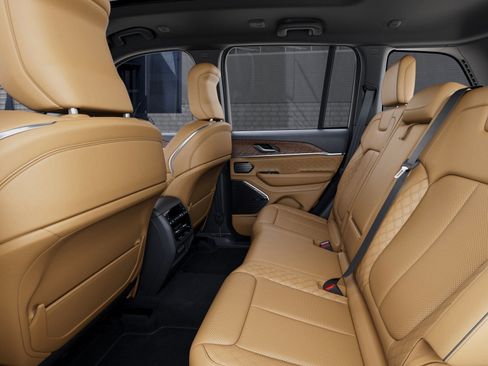 New 2025 Jeep Grand Cherokee Summit image 32