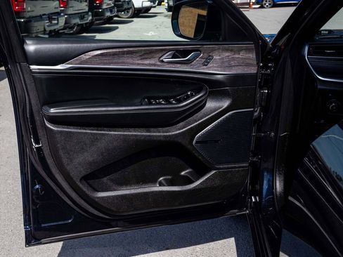 Used 2022 Jeep Grand Cherokee Overland image 11