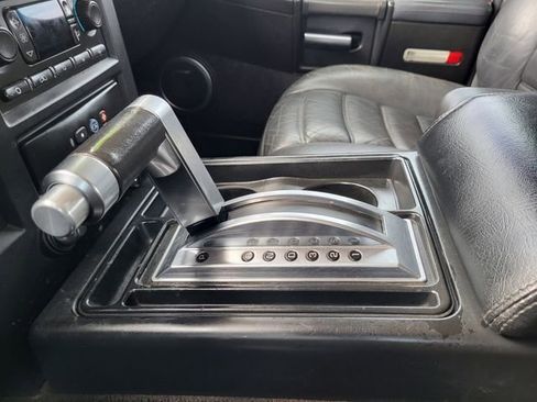 Used 2005 HUMMER H2 SUT w/ Preferred Equipment Group AWD/4WD image 18