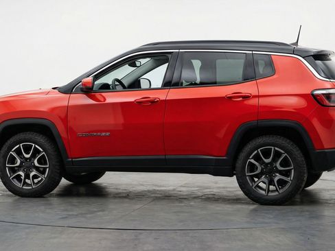 Used 2025 Jeep Compass Trailhawk image 5