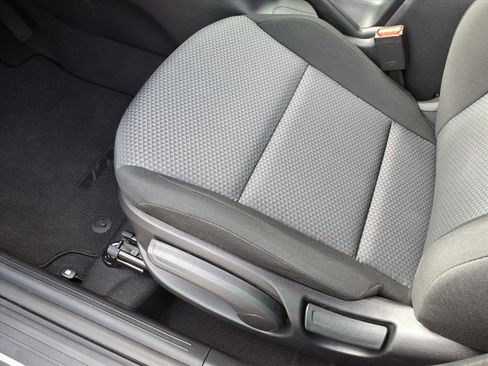 Used 2025 Kia Soul LX w/ LX Technology Package FWD image 20