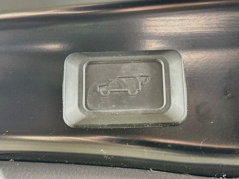 Used 2021 Toyota RAV4 XLE Premium AWD/4WD image 30
