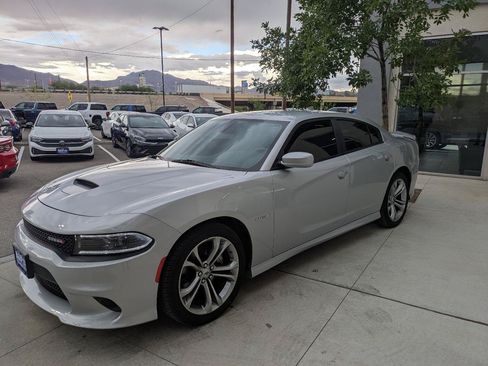 Used 2022 Dodge Charger R/T RWD image 3