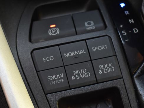 Used 2021 Toyota RAV4 LE AWD/4WD image 37