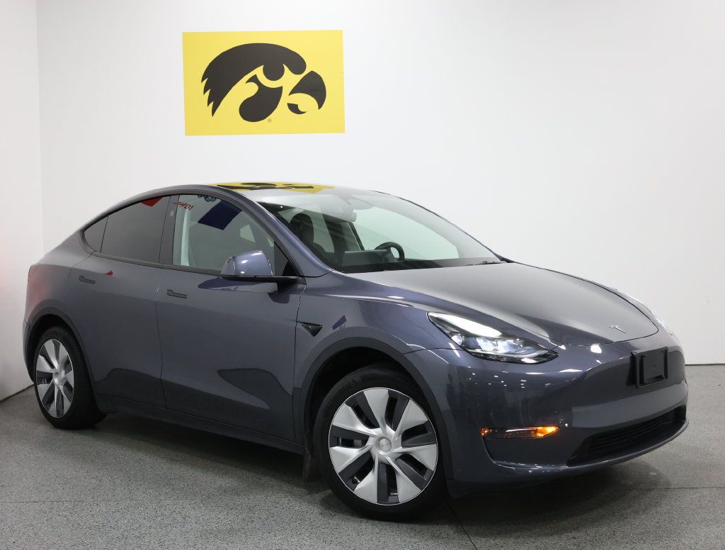 Used 2023 Tesla Model Y 2WD image 2