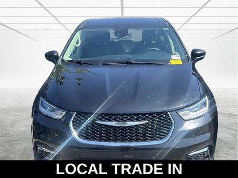 Used 2023 Chrysler Pacifica Touring-L AWD/4WD image 3