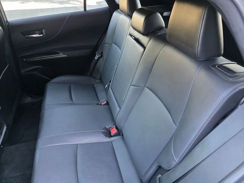 Used 2022 Toyota Venza LE image 15