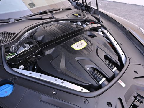 Used 2018 Porsche Panamera 4 AWD/4WD image 43