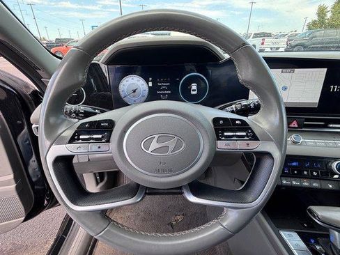 Used 2025 Hyundai Elantra SEL FWD image 21