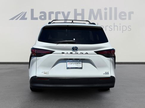 Used 2022 Toyota Sienna XLE FWD image 4