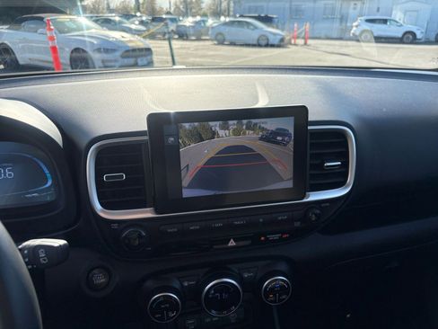 Used 2025 Hyundai Venue SEL image 22