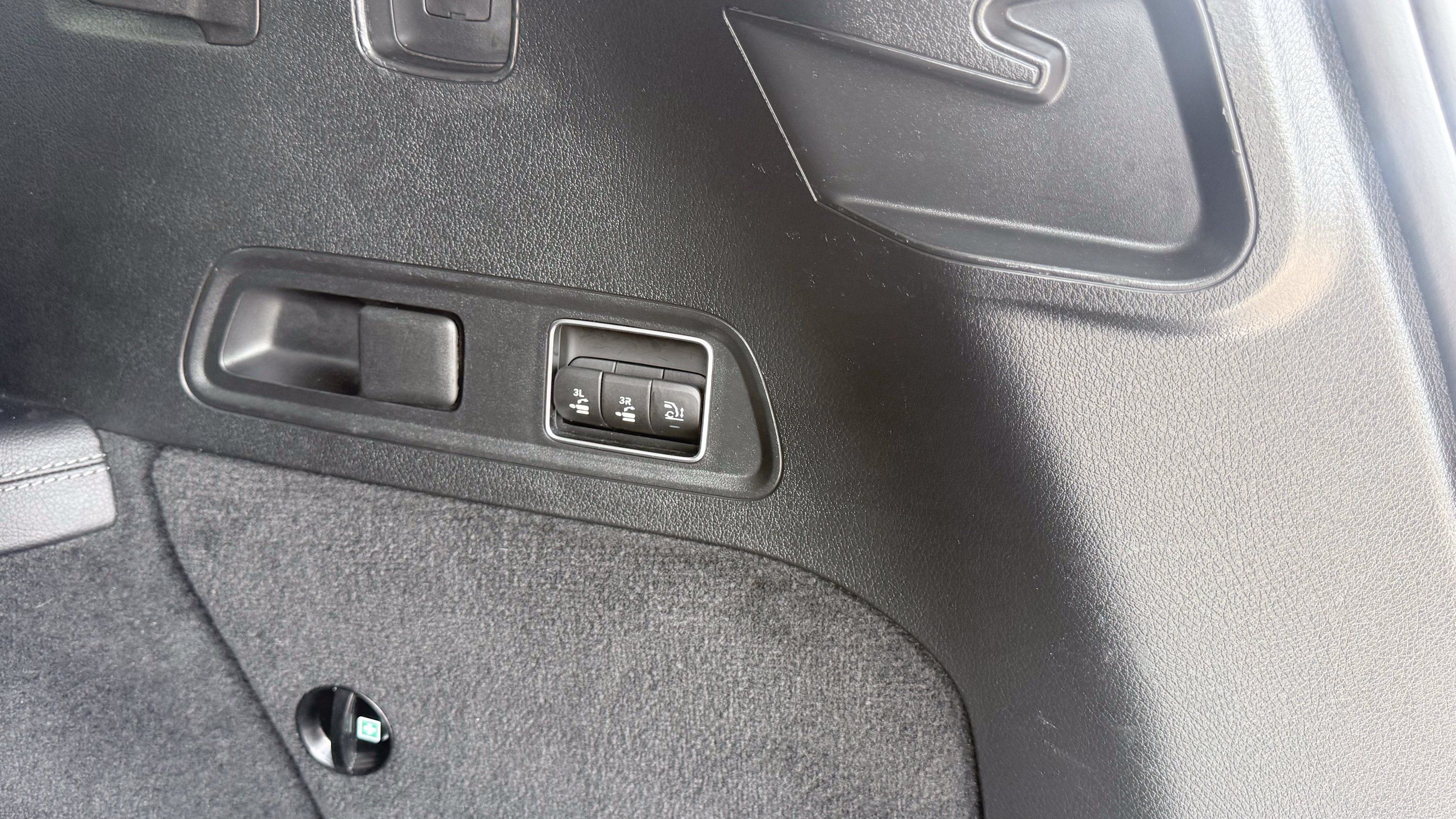 Used 2024 Mercedes-Benz GLS 450 4MATIC image 17