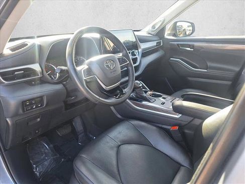 Certified 2022 Toyota Highlander Platinum image 10