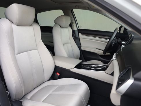 Used 2019 Honda Accord EX image 31