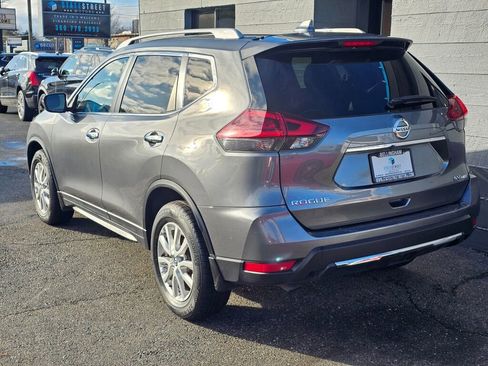 Used 2019 Nissan Rogue SV image 3