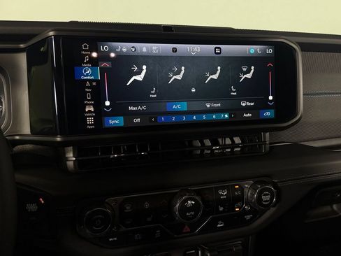 Used 2025 Jeep Wrangler Unlimited Rubicon 4xe w/ Technology Group AWD/4WD image 21