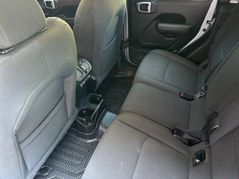 Used 2023 Jeep Gladiator Sport AWD/4WD image 12