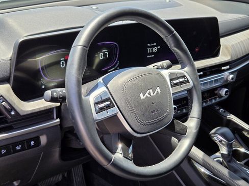 Certified 2025 Kia Telluride EX w/ EX Captain's Chair Package FWD image 17