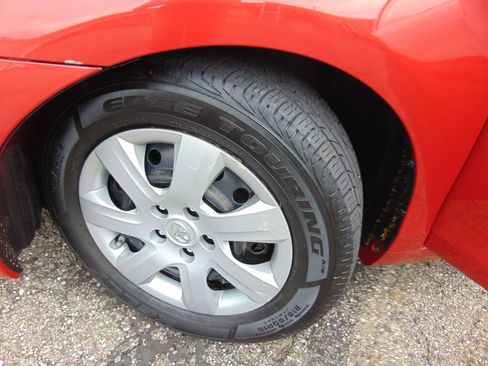 Used 2010 Toyota Camry LE FWD image 28