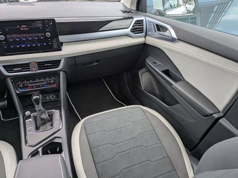 New 2026 Volkswagen Taos SE FWD image 18