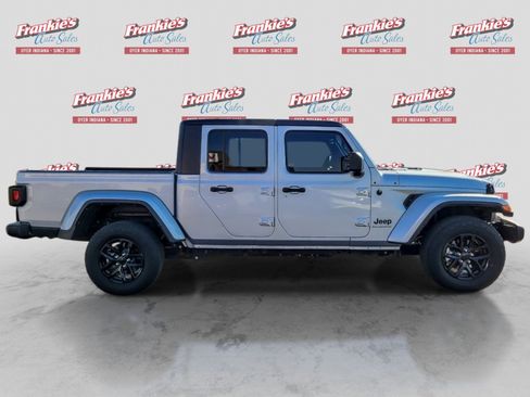 Used 2023 Jeep Gladiator Sport AWD/4WD image 6