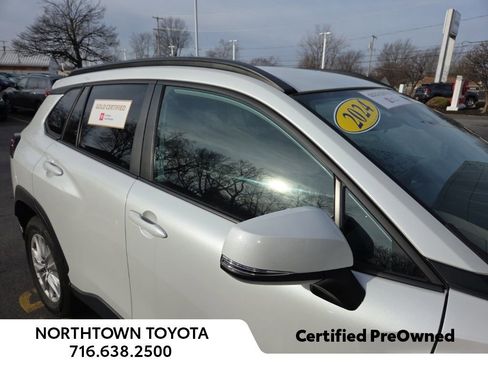 Used 2024 Toyota Corolla Cross LE image 3